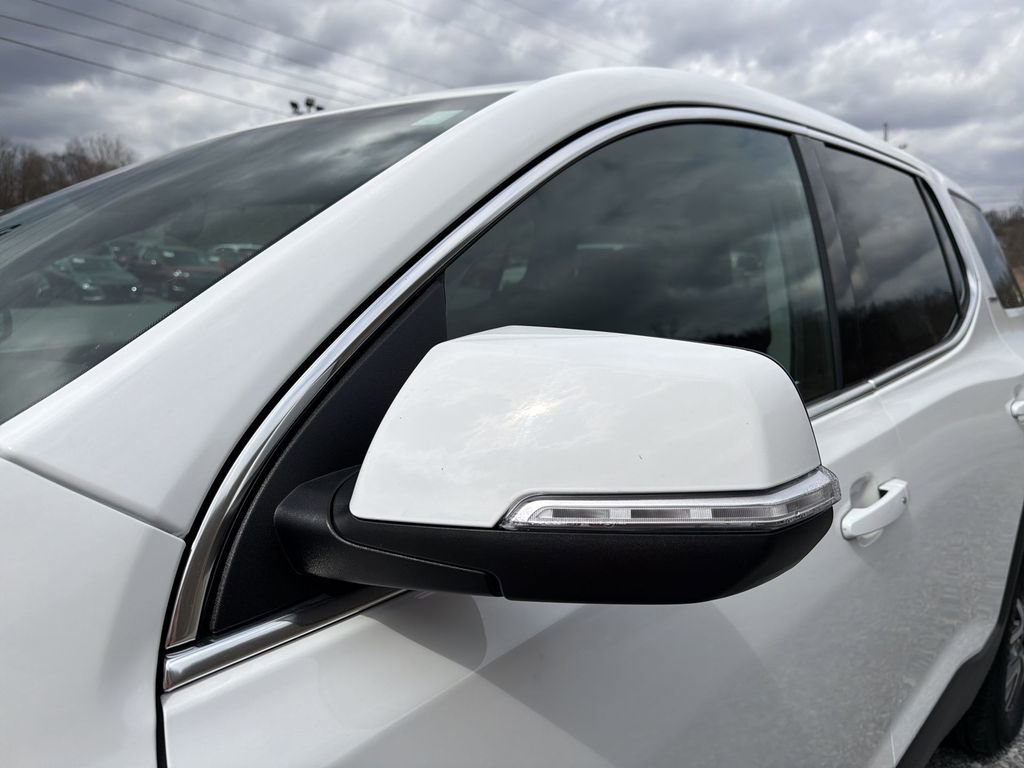 Used 2022 GMC Acadia SLE w/ LPO, Floor Liner Package image 11