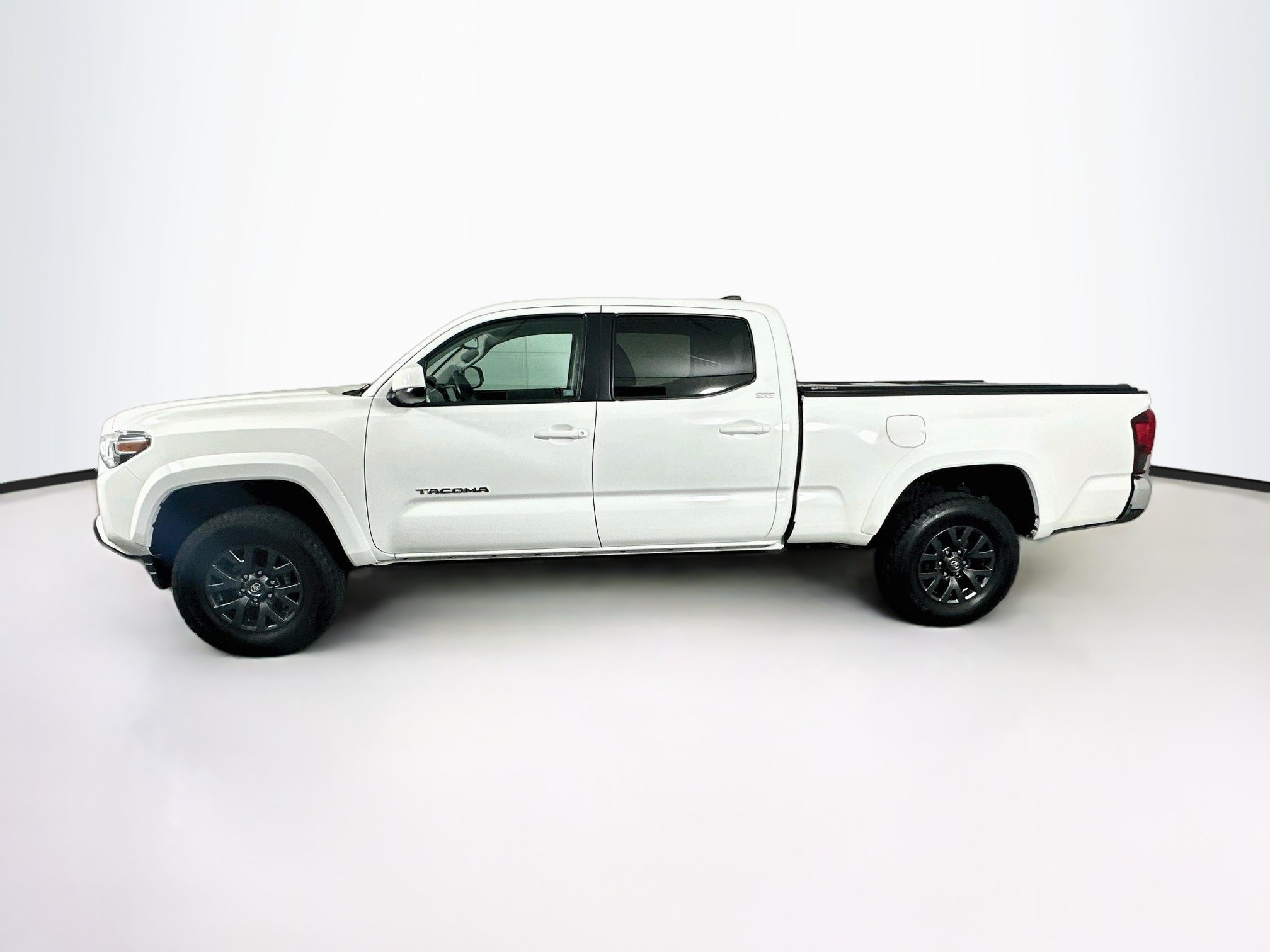 Used 2023 Toyota Tacoma SR5 RWD image 4