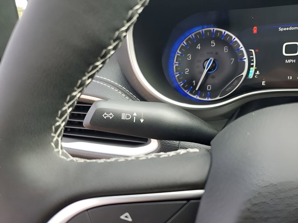 New 2026 Chrysler Pacifica Select FWD image 34