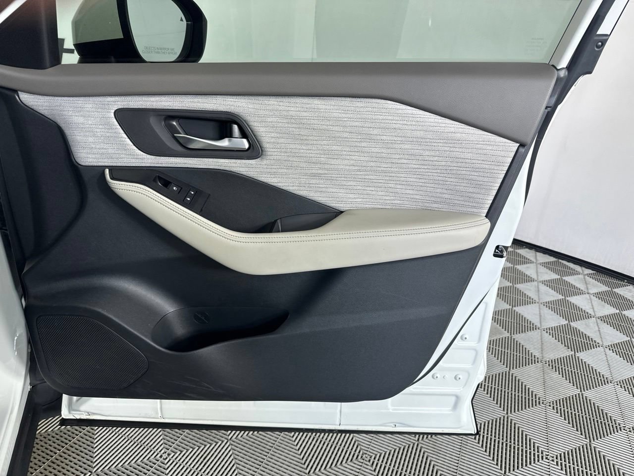 Used 2023 Nissan Rogue SV FWD image 28