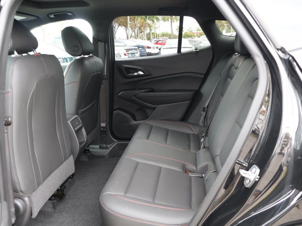 Used 2024 Chevrolet Trax RS w/ Sunroof Package image 39