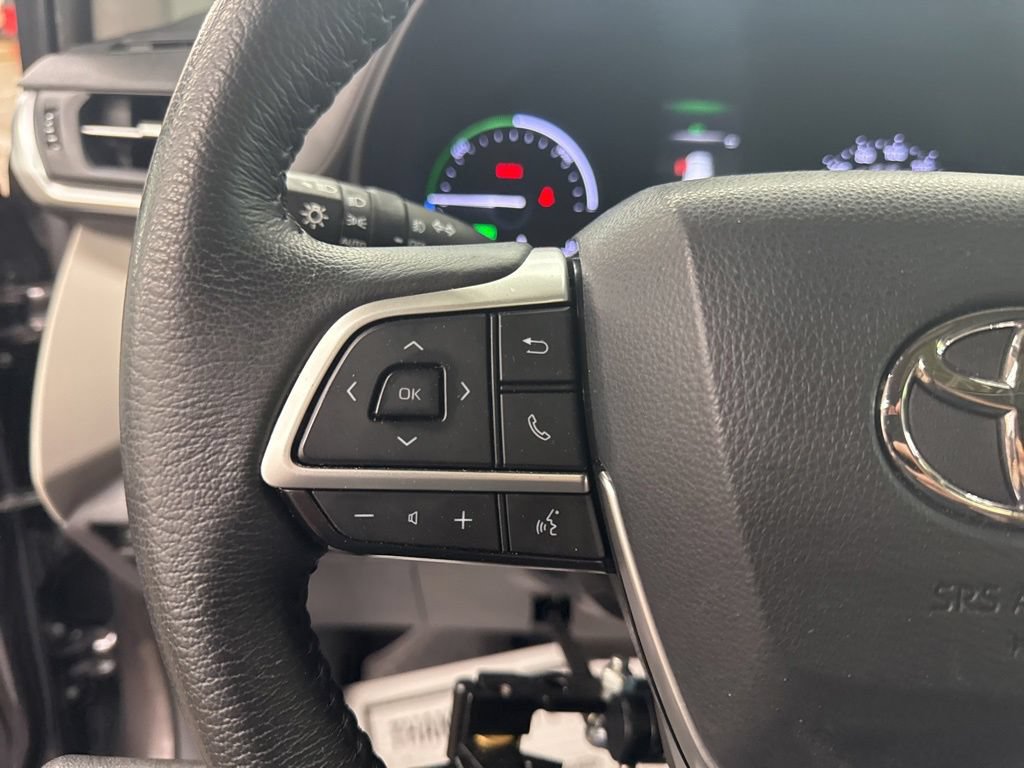 Used 2021 Toyota Sienna XLE FWD image 31