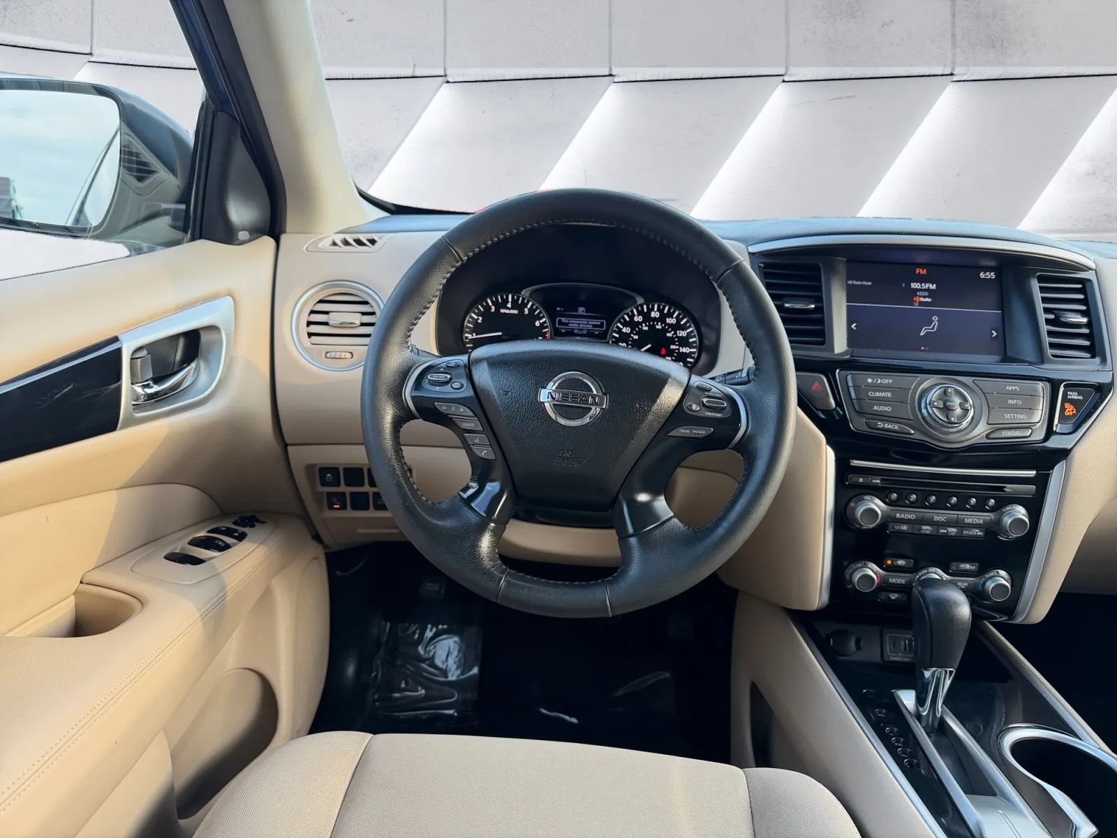 Used 2019 Nissan Pathfinder SV FWD image 12