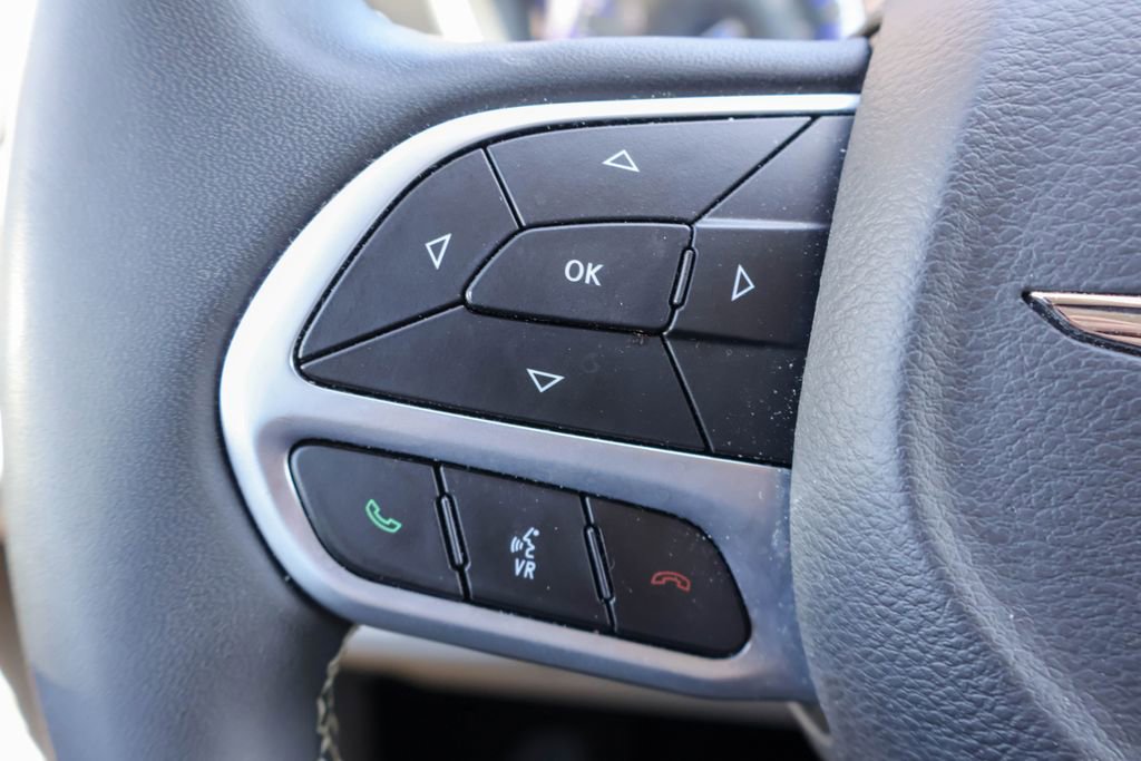 Used 2024 Chrysler Pacifica Touring-L image 13