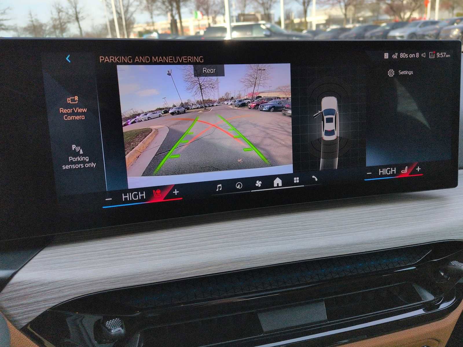 Used 2025 BMW 330i xDrive Sedan w/ Convenience Package image 32