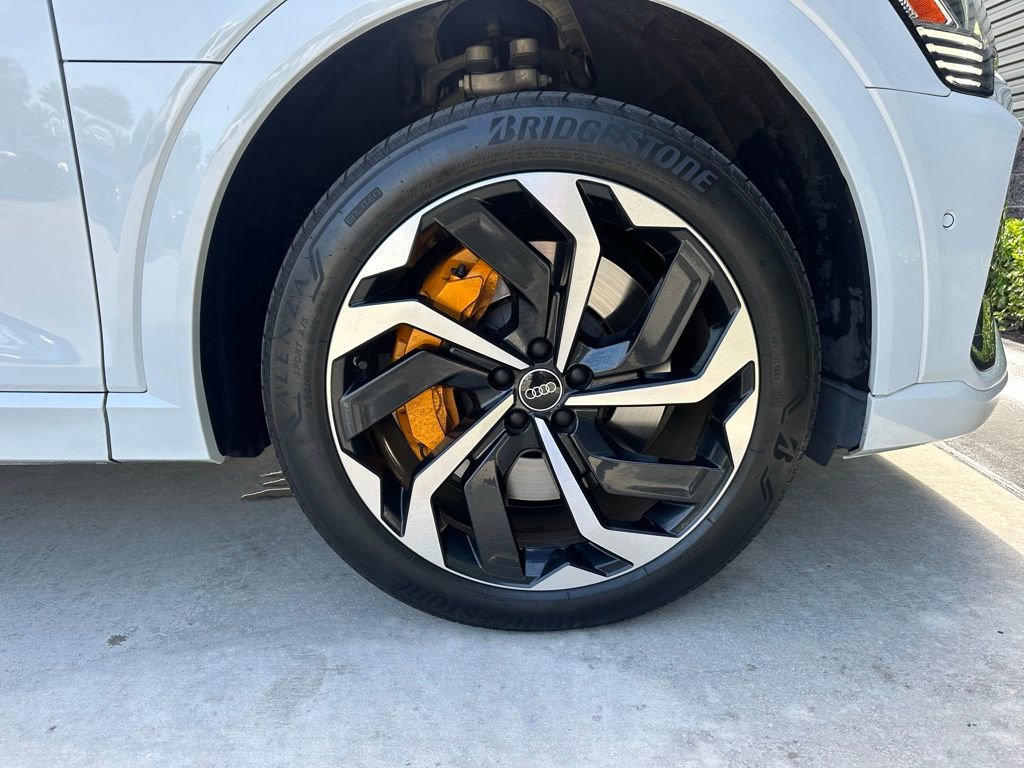 Used 2022 Audi e-tron Premium Plus w/ Premium Plus Package image 15