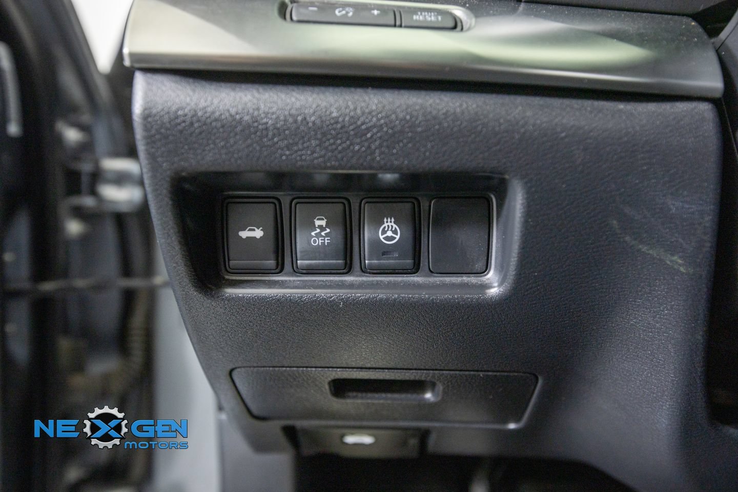 Used 2018 Nissan Maxima SR w/ Midnight Edition FWD image 14
