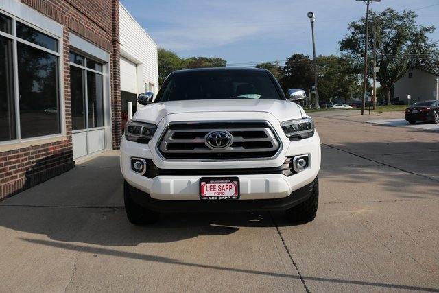 Used 2020 Toyota Tacoma Limited image 4