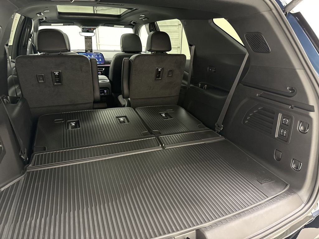 New 2026 Chevrolet Traverse RS w/ LPO, Floor Liner Package image 37