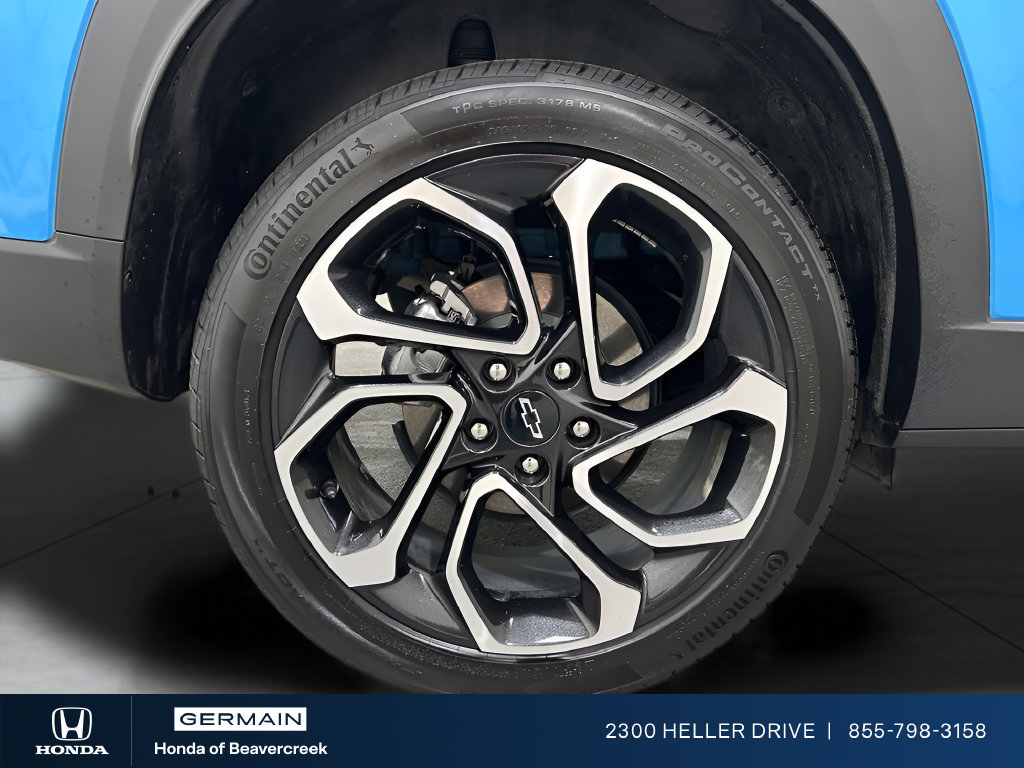 Used 2025 Chevrolet Trax RS w/ Sunroof Package FWD image 27