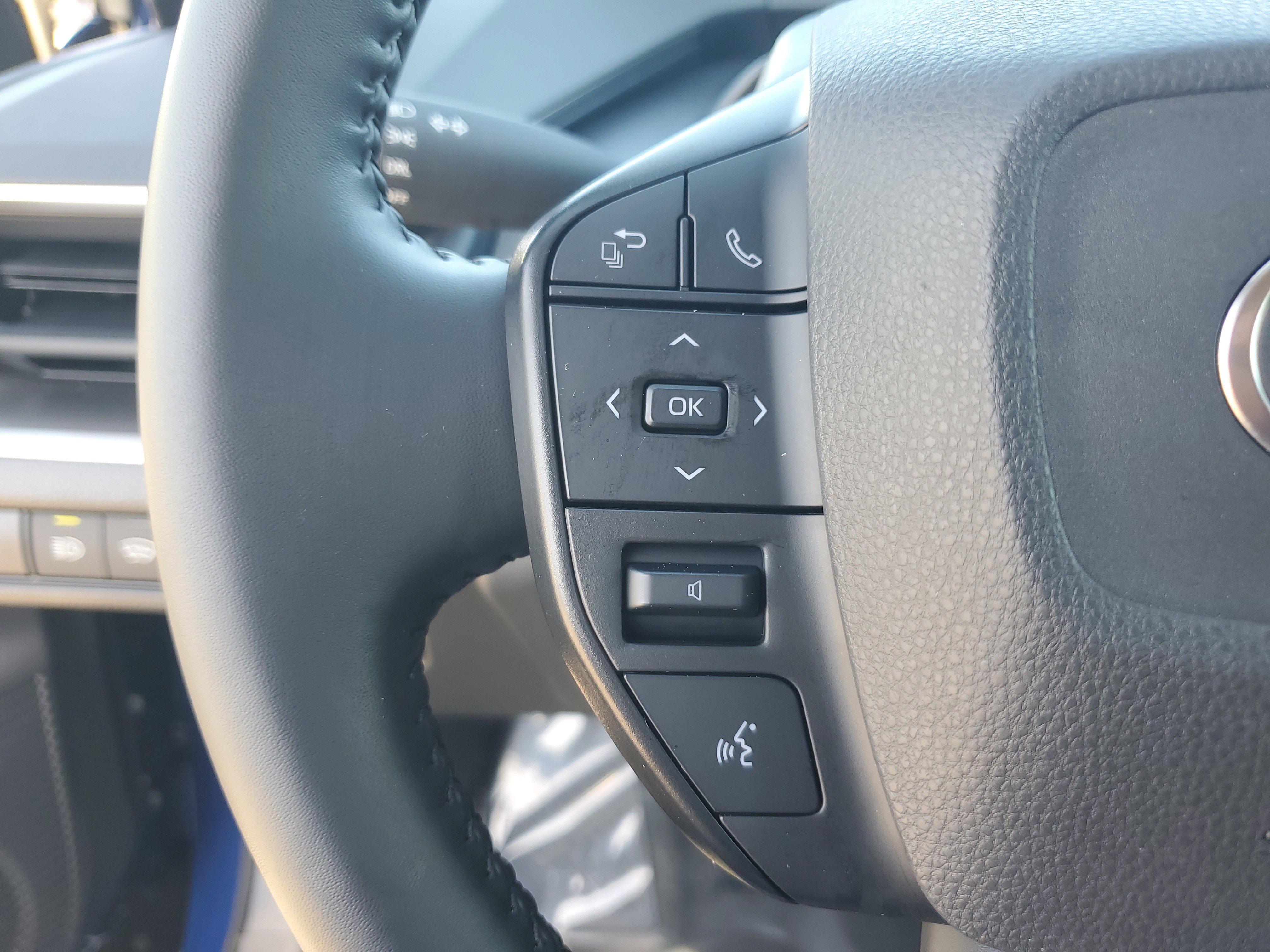 Used 2025 Toyota Prius LE image 15