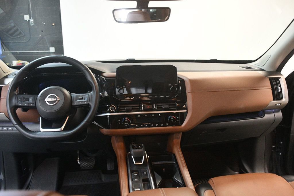 Used 2024 Nissan Pathfinder Platinum FWD image 5