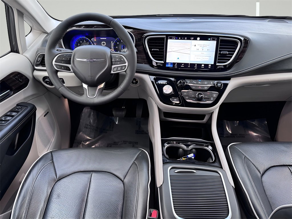 Used 2022 Chrysler Pacifica Limited image 5