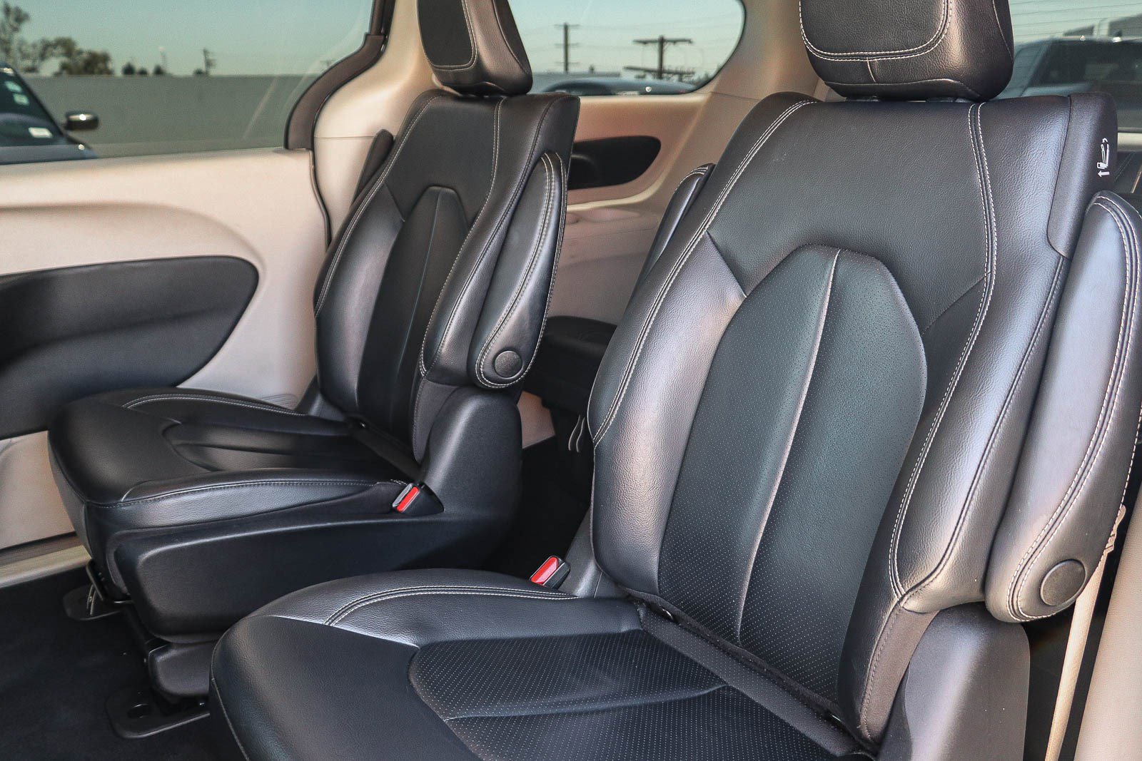 Used 2022 Chrysler Pacifica Touring-L FWD image 19