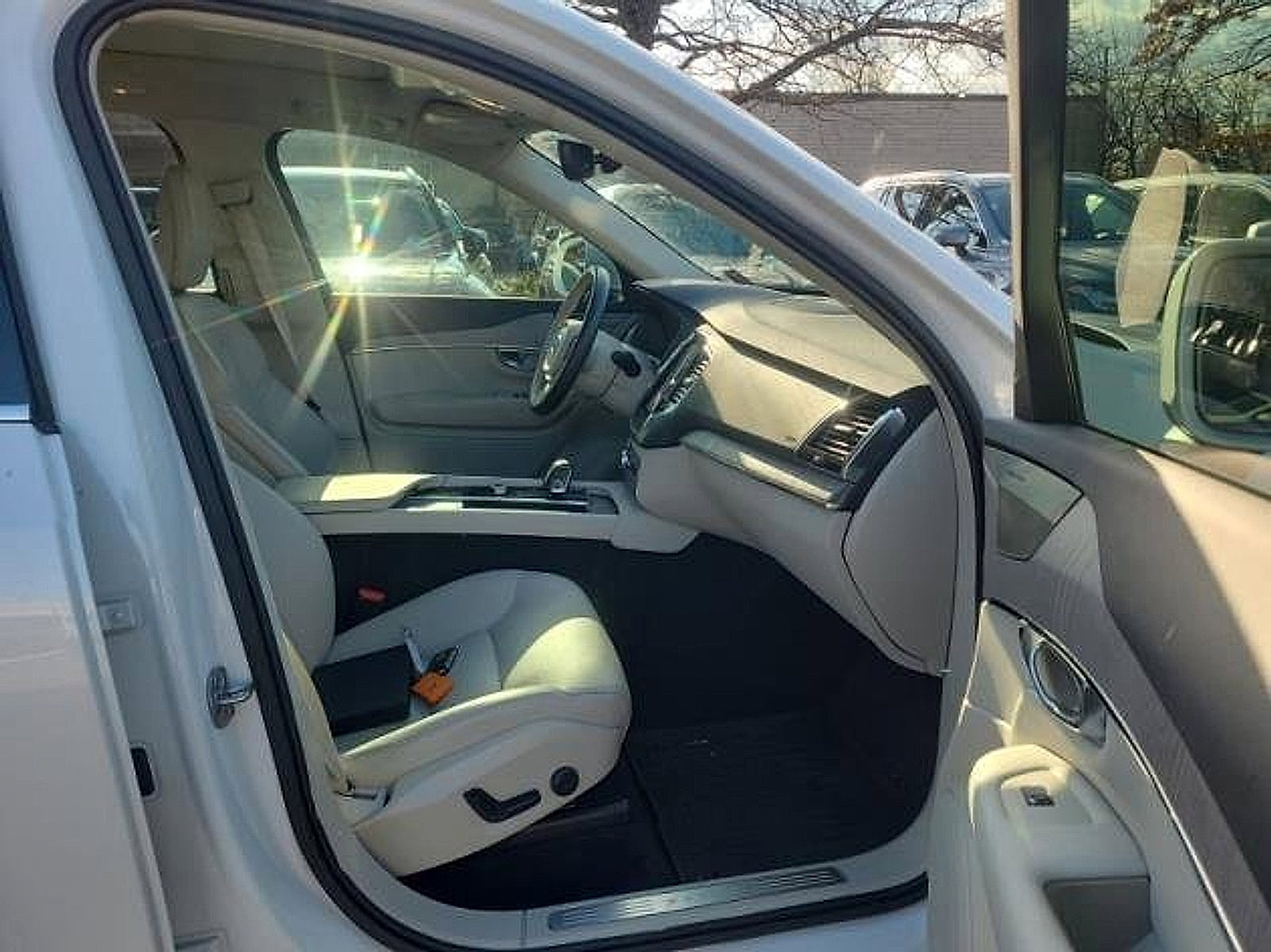 Certified 2023 Volvo XC90 B6 Plus w/ Protection Package Premier image 11