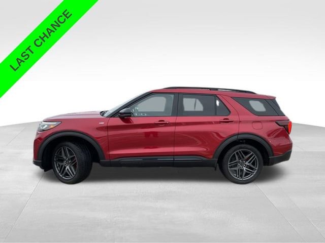 Used 2025 Ford Explorer ST-Line w/ Premium Package image 3