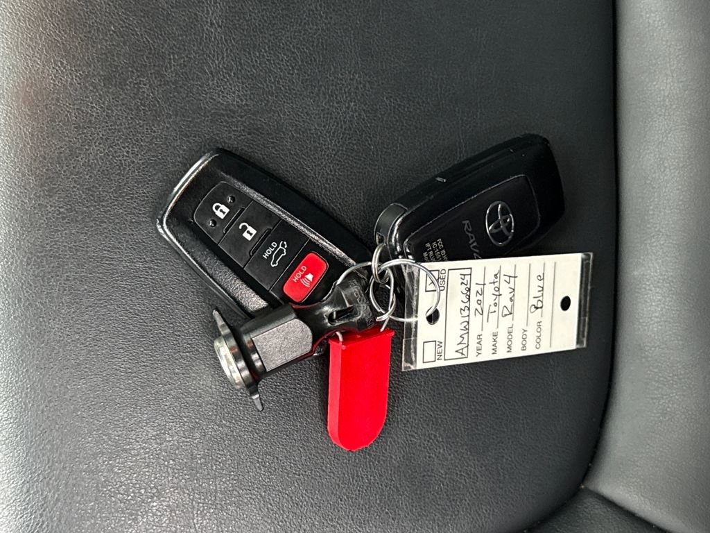 Used 2021 Toyota RAV4 XLE Premium image 29