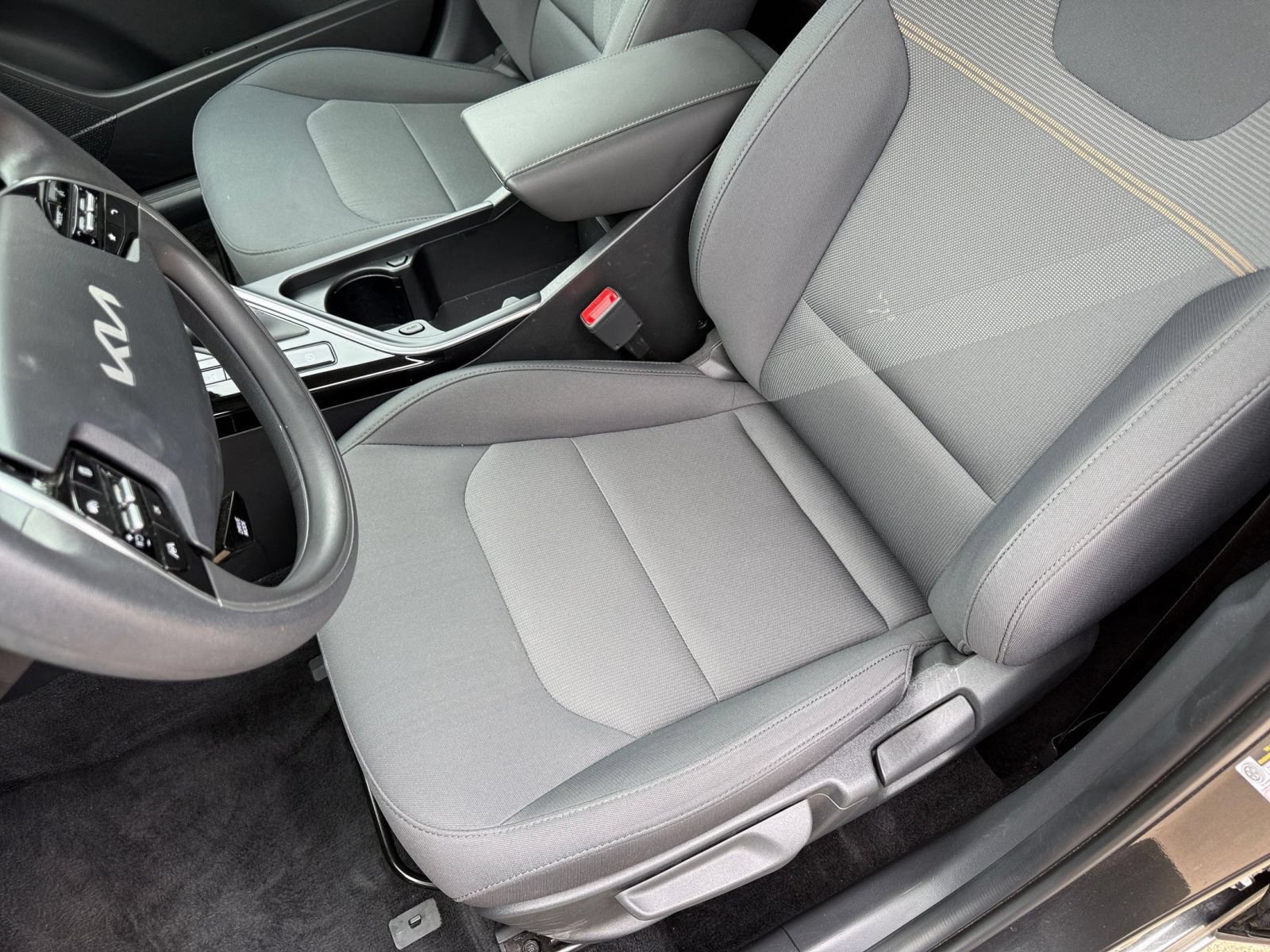 Used 2026 Kia Niro LX FWD image 35