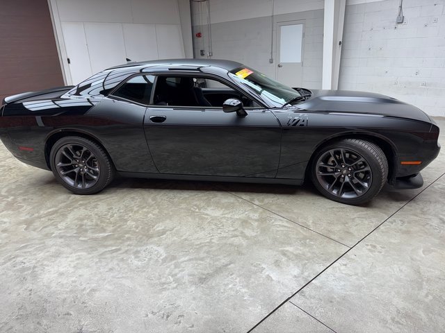 Used 2023 Dodge Challenger R/T w/ T/A Package image 6