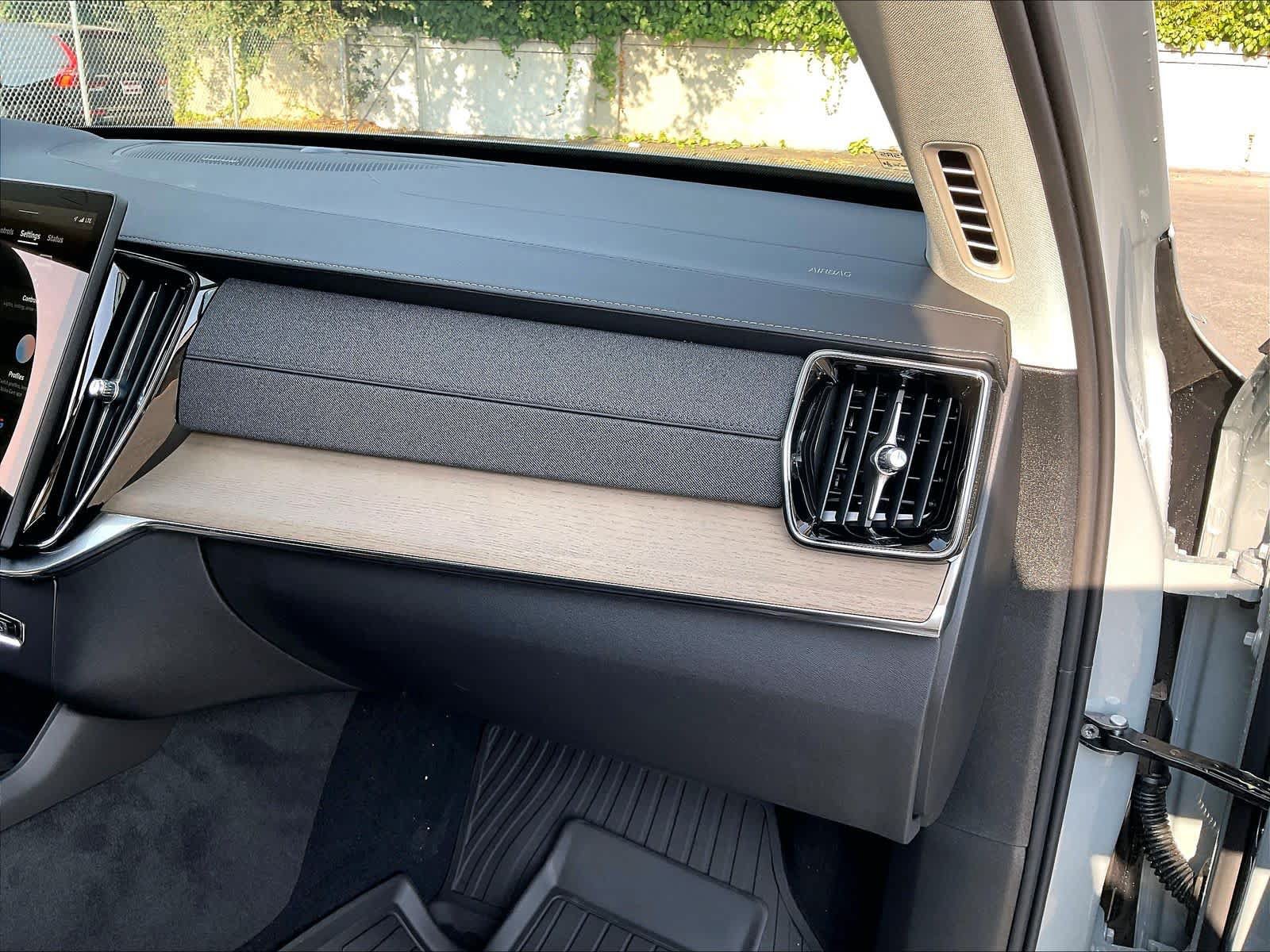 New 2027 Volvo XC90 B6 Plus AWD/4WD image 29