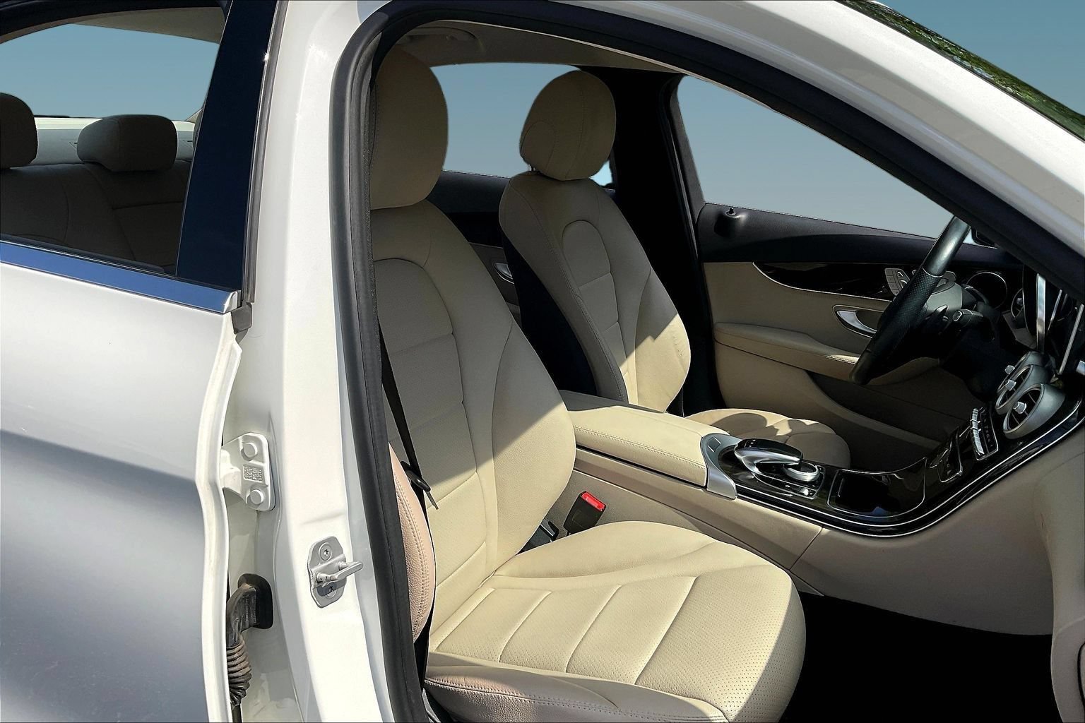 Used 2015 Mercedes-Benz C 300 4MATIC Sedan image 28