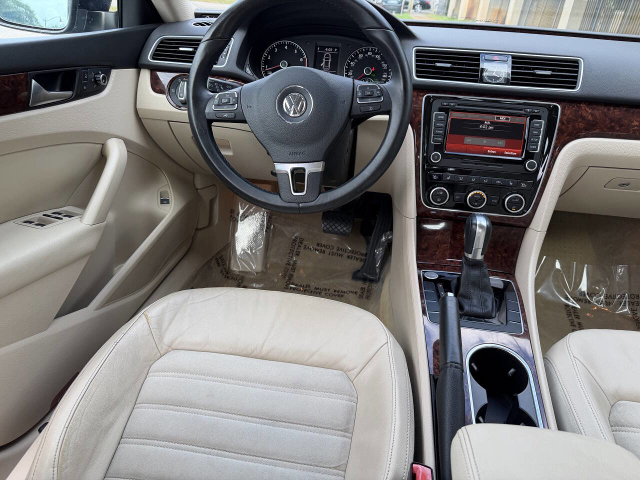 Used 2013 Volkswagen Passat 3.6 SEL Premium image 18