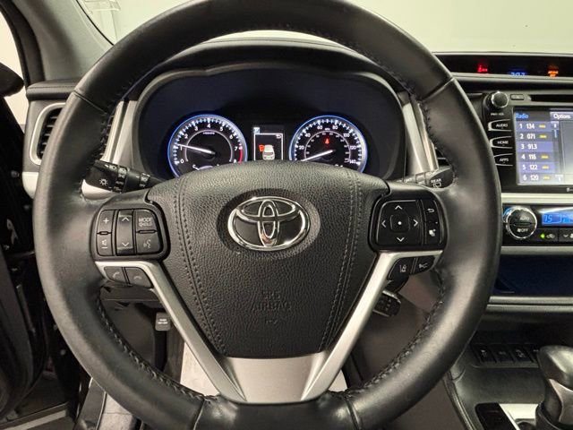 Used 2019 Toyota Highlander SE image 20