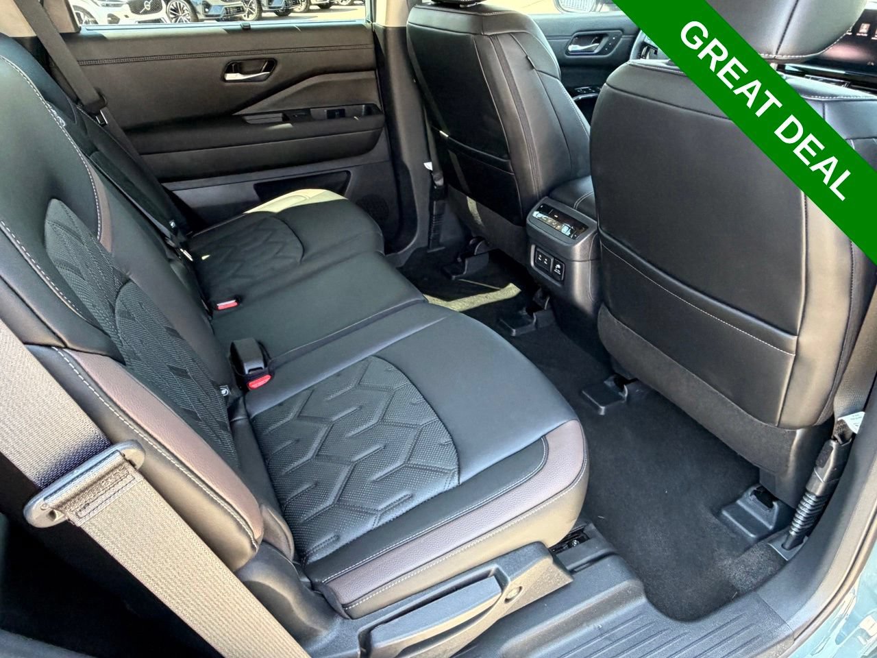 Used 2026 Nissan Pathfinder Platinum w/ Cargo Package FWD image 31