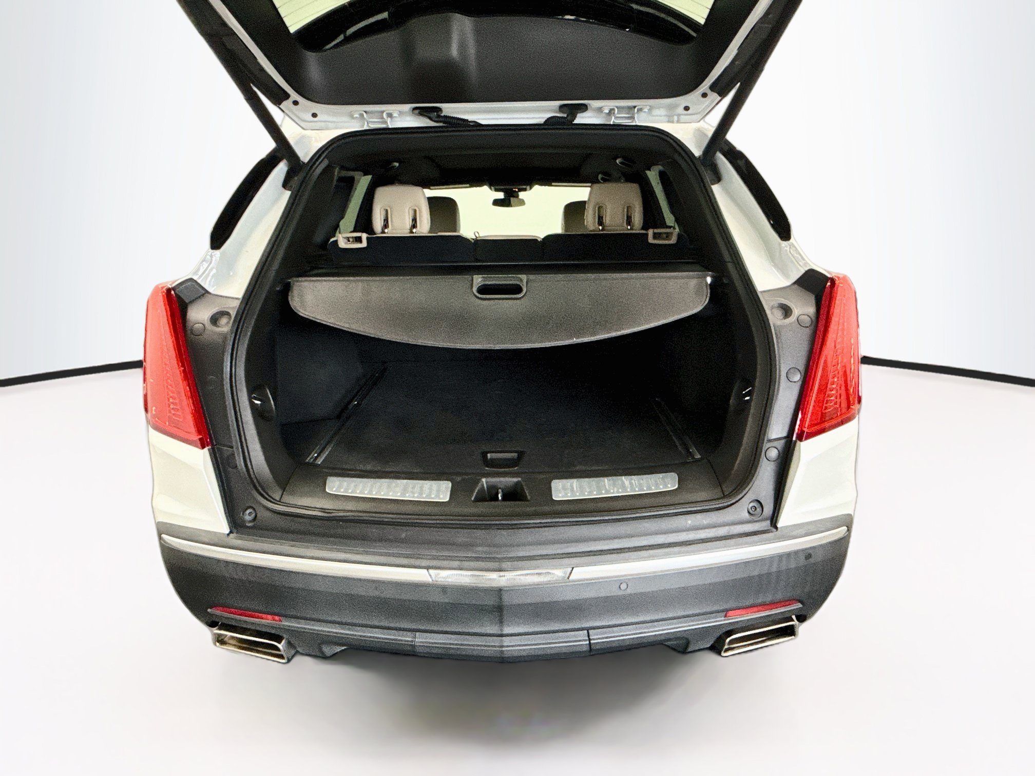 Used 2017 Cadillac XT5 Luxury w/ Driver Awareness Package FWD image 30