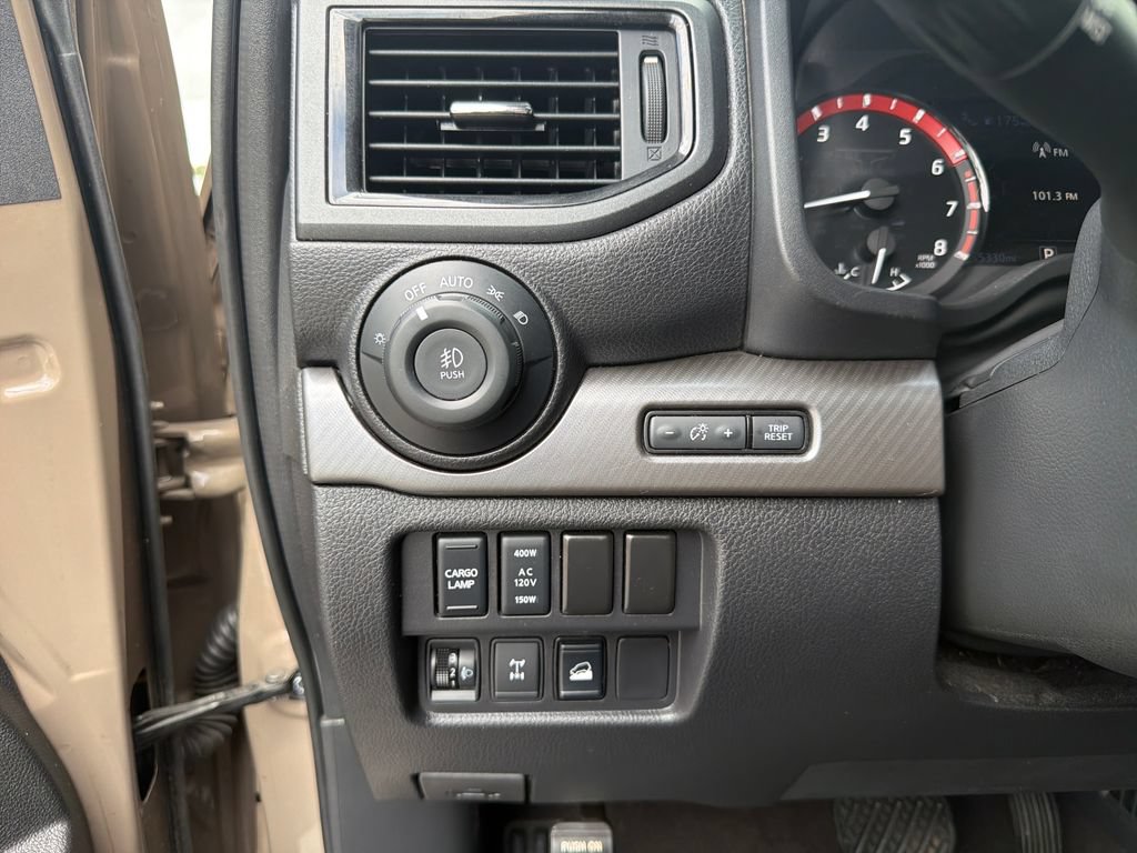 Used 2020 Nissan Titan PRO-4X w/ Pro-4x Convenience Package AWD/4WD image 38