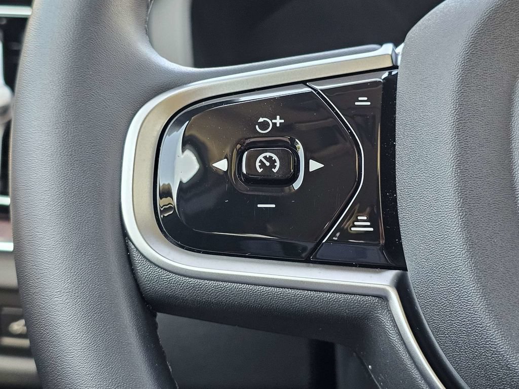 Certified 2025 Volvo V60 B5 Cross Country Plus AWD/4WD image 27