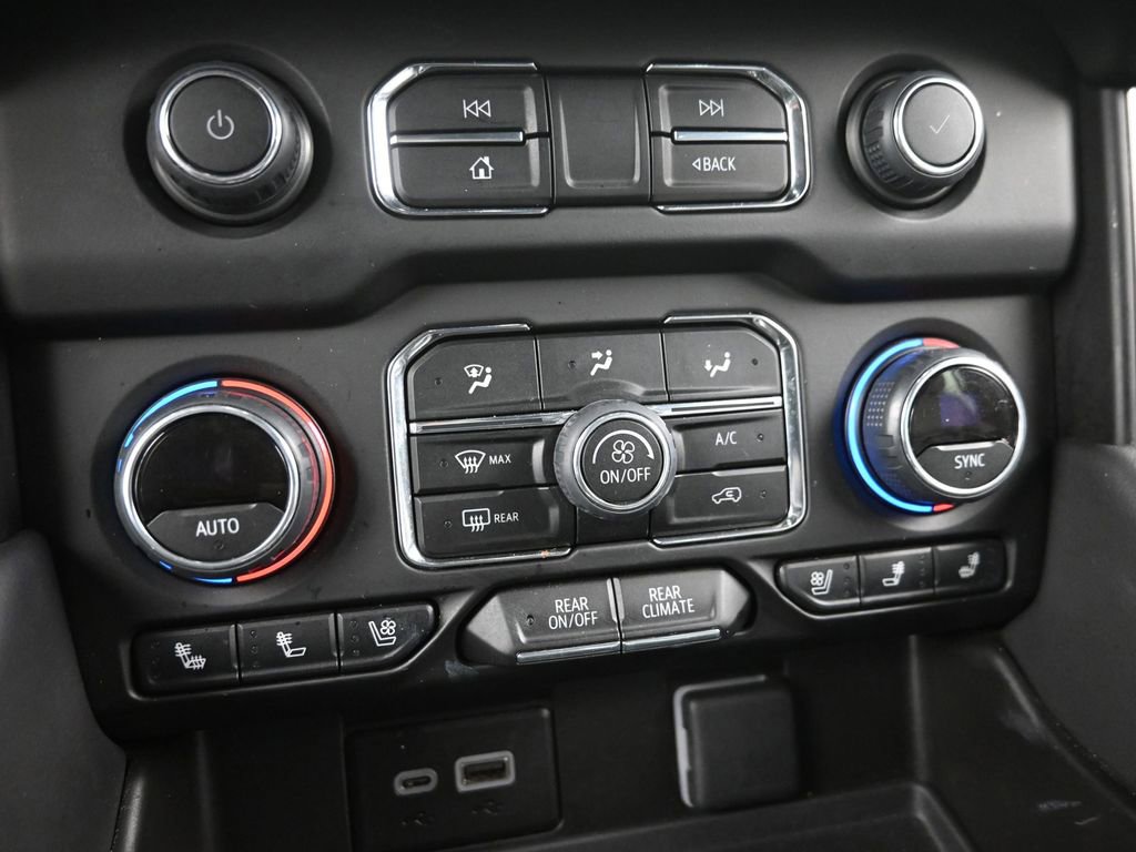 Used 2024 Chevrolet Tahoe Premier AWD/4WD image 17