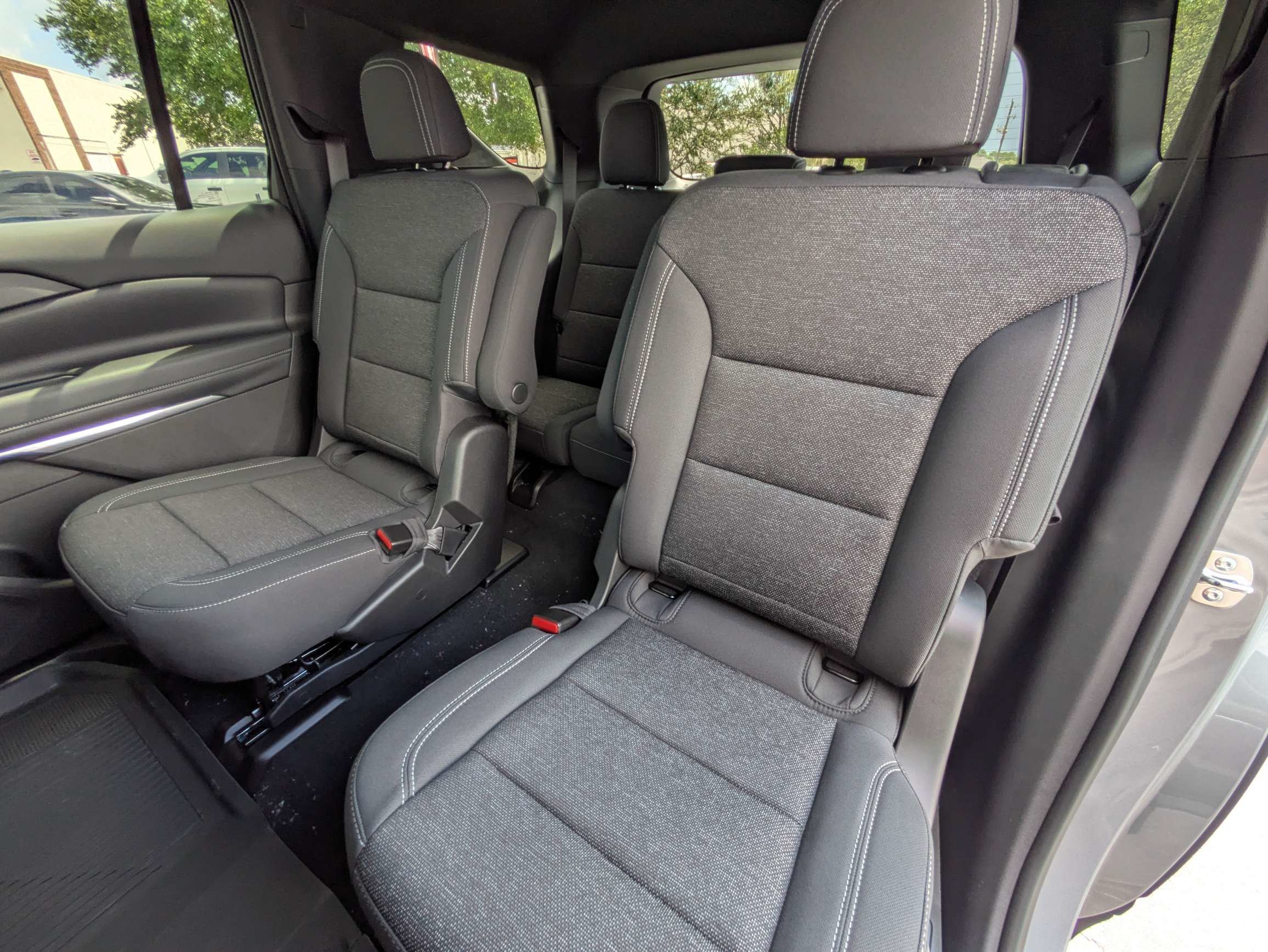 New 2027 Chevrolet Traverse LT w/ Driver Confidence Package FWD image 10