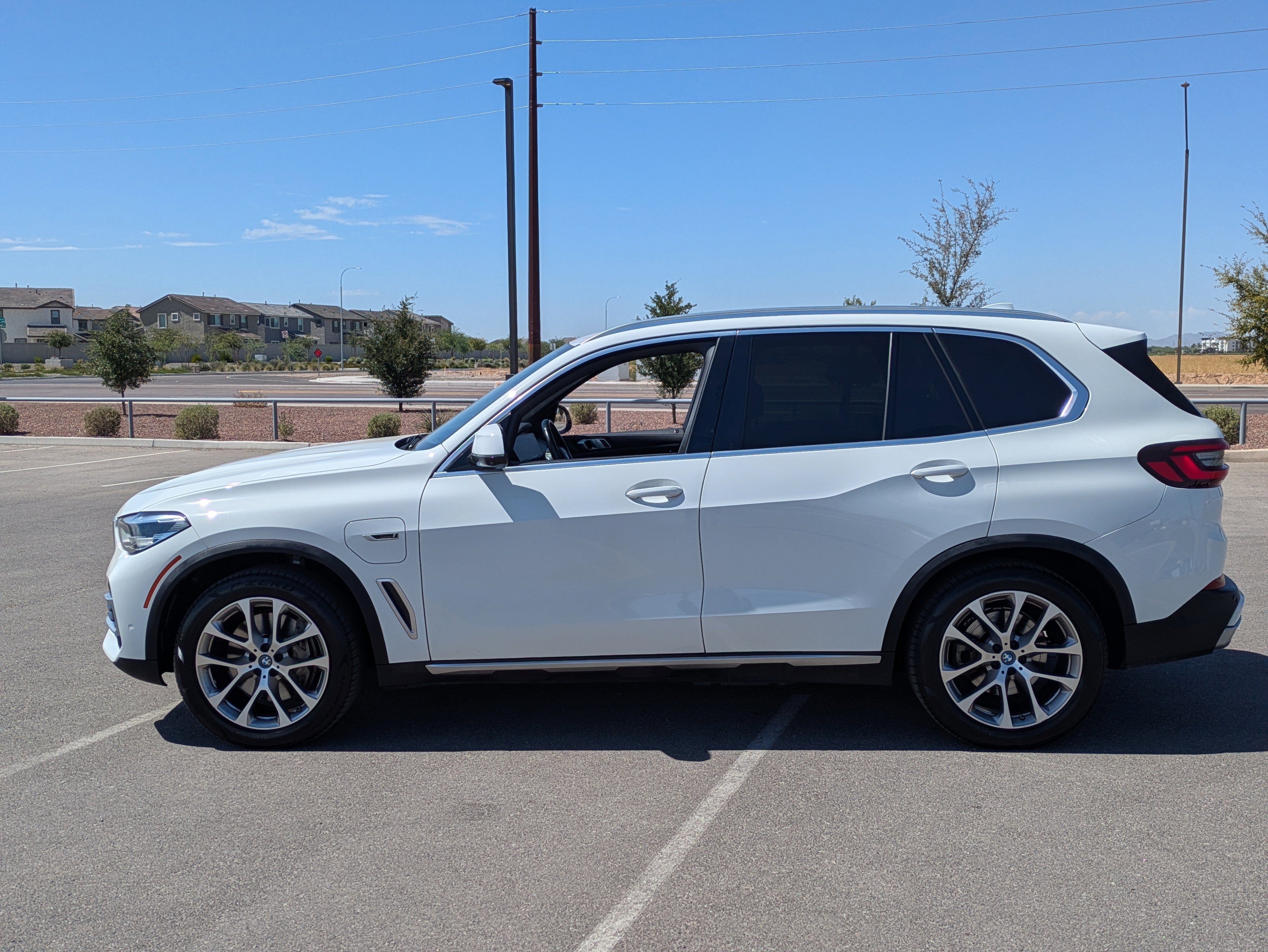 Used 2022 BMW X5 xDrive45e w/ Climate Comfort Package image 2