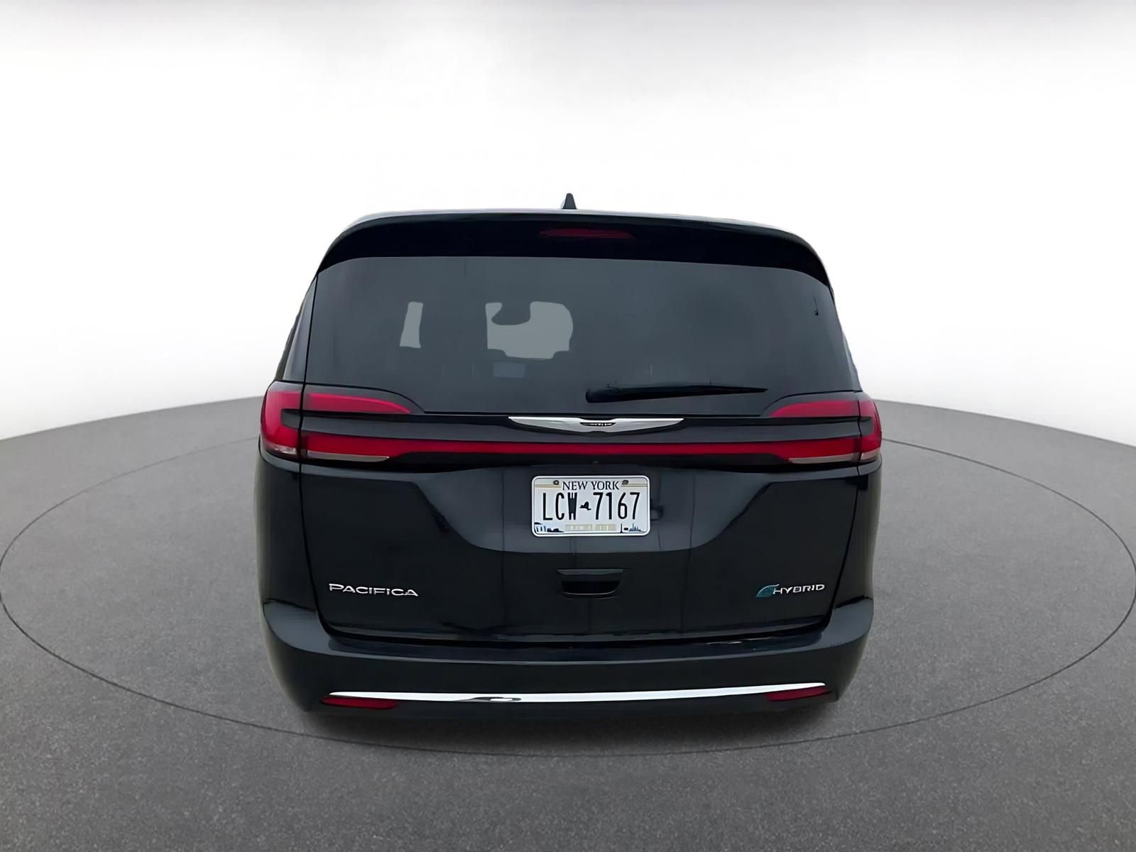 Used 2023 Chrysler Pacifica Touring-L image 12