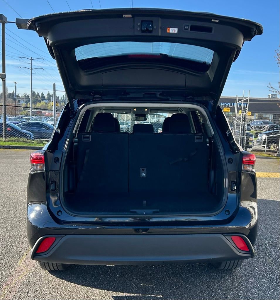Certified 2025 Toyota Highlander LE image 27