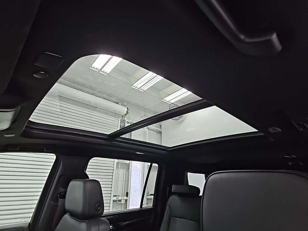 Used 2024 GMC Yukon XL Denali image 32