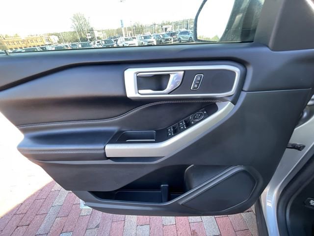 Used 2021 Ford Explorer XLT w/ Equipment Group 202A image 10