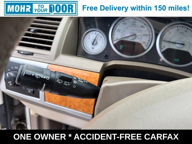 Used 2010 Chrysler Town & Country Limited w/ Entertainment Group #3 FWD image 18
