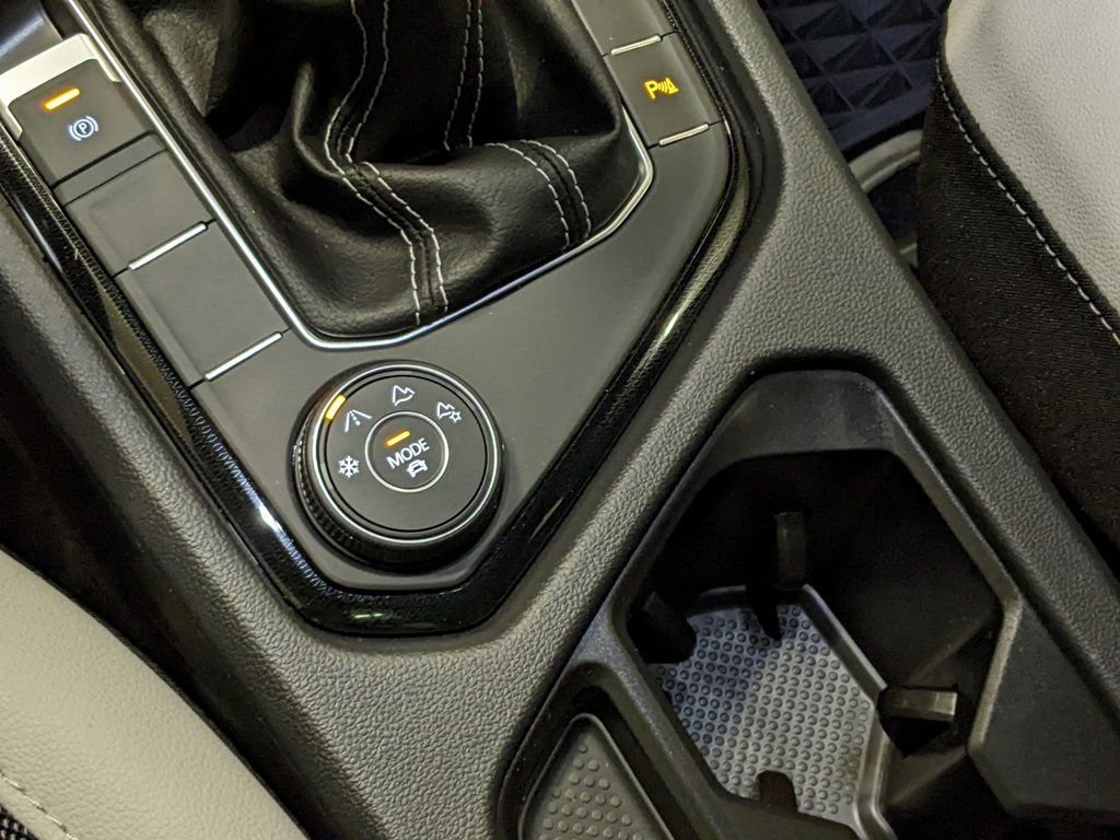 New 2025 Volkswagen Taos SE image 20