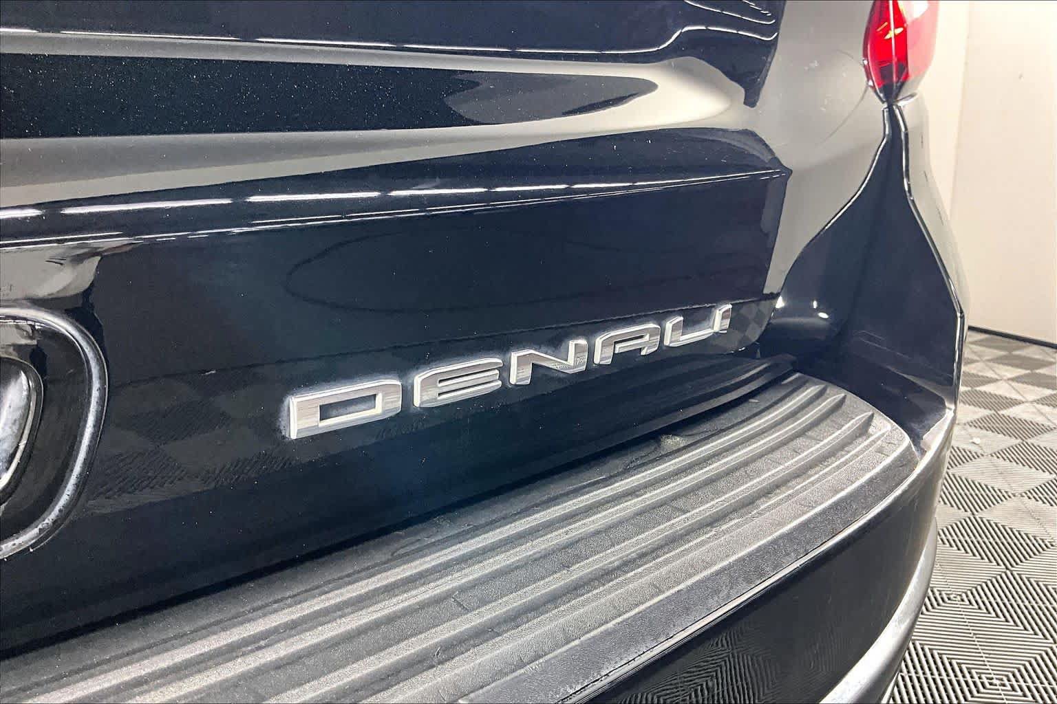 Used 2023 GMC Yukon XL Denali Ultimate AWD/4WD image 10