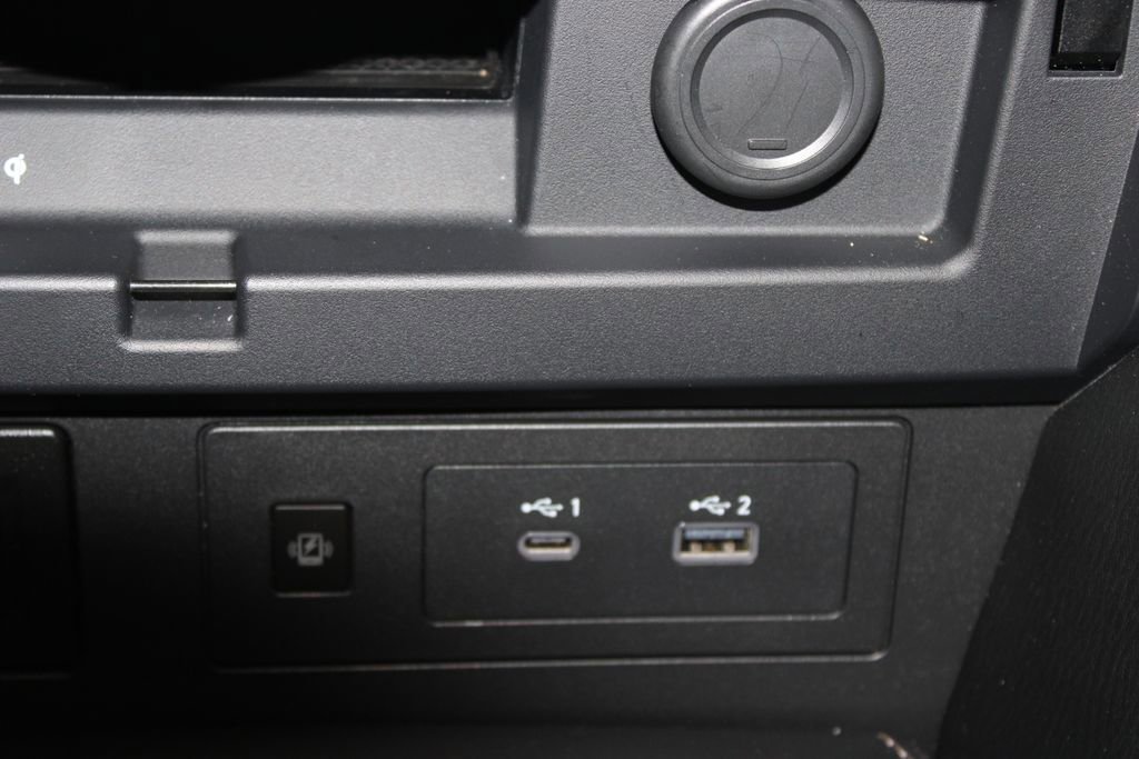 Used 2024 Nissan Armada Platinum w/ Captain's Chairs Package image 48