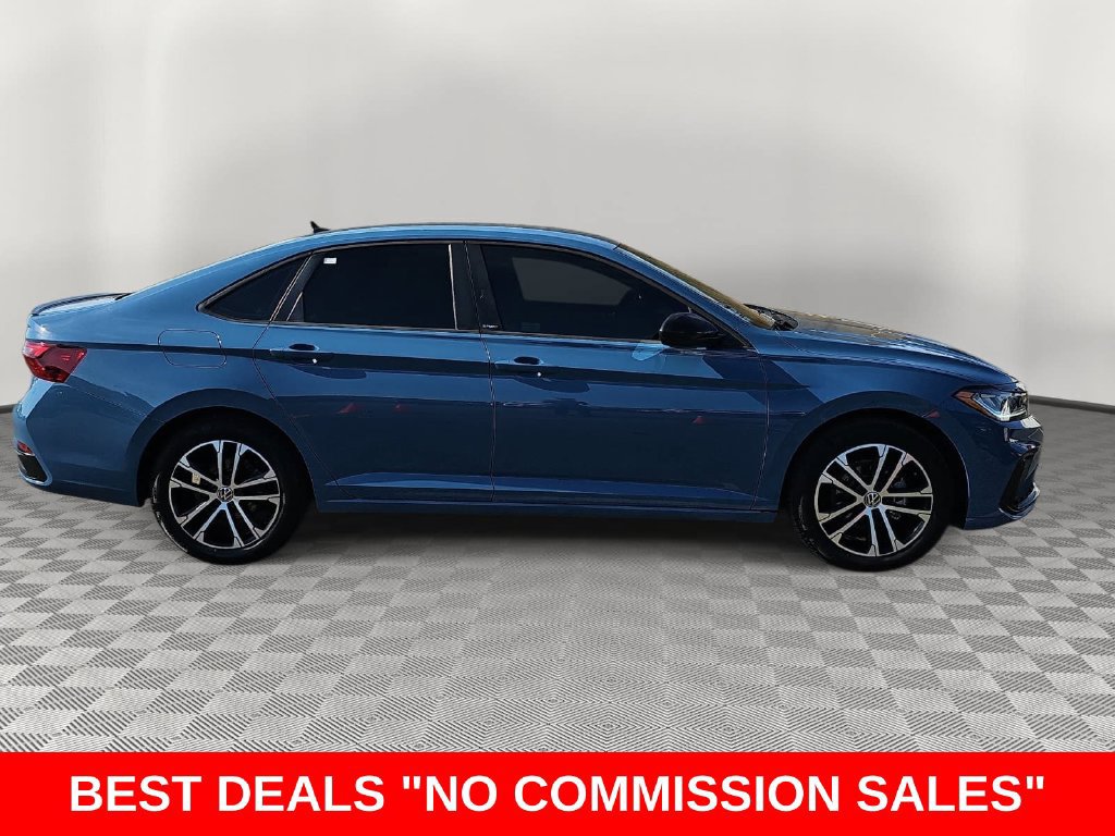 Used 2025 Volkswagen Jetta Sport FWD image 2