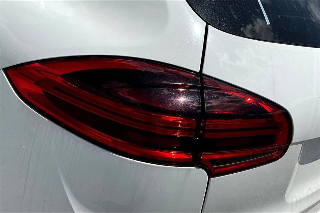 Used 2018 Porsche Cayenne Platinum Edition w/ Premium Package Plus image 28