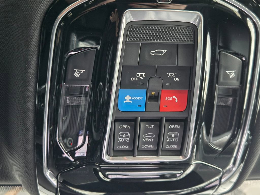 Used 2023 Jeep Grand Cherokee Overland w/ Luxury Tech Group IV image 32