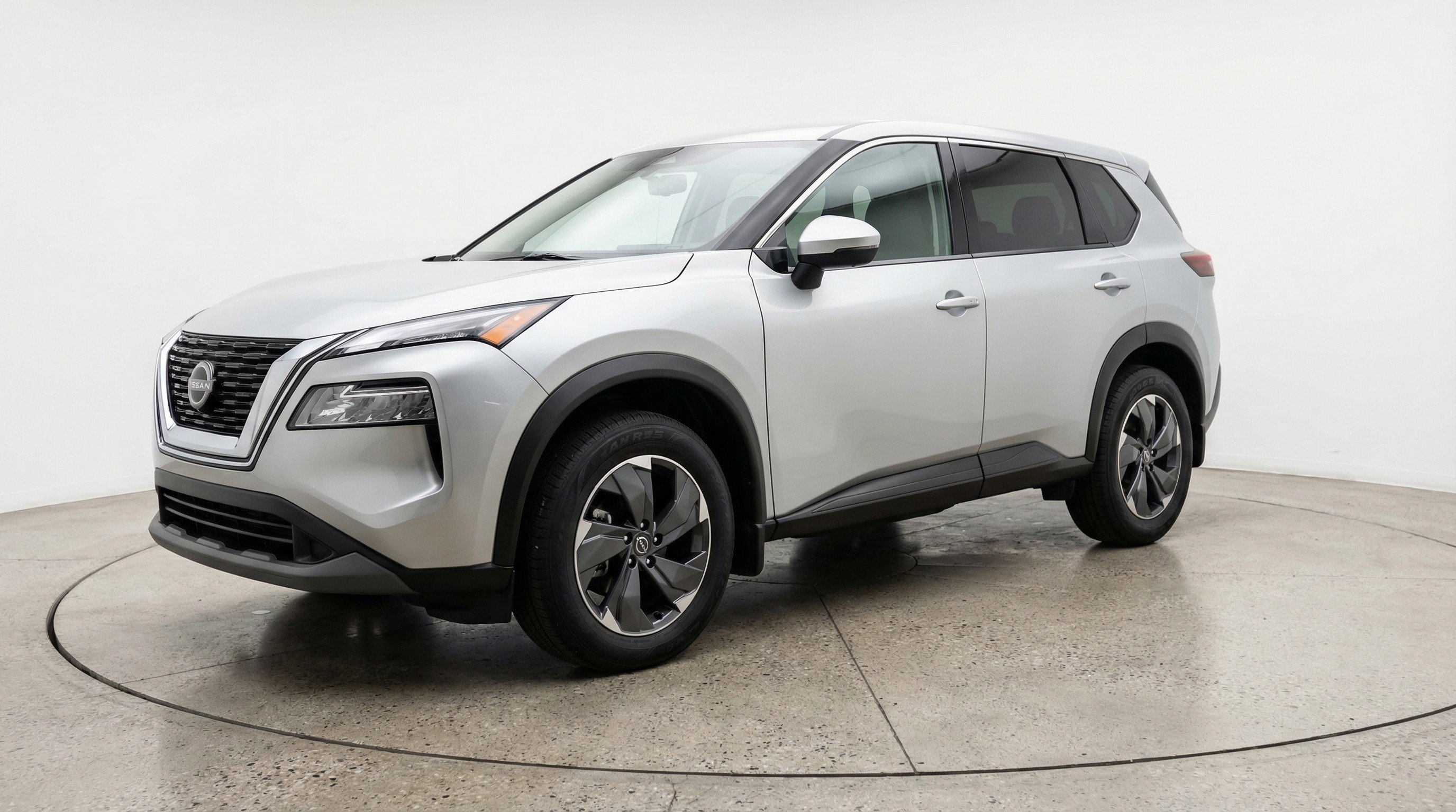 Used 2025 Nissan Rogue SV image 3