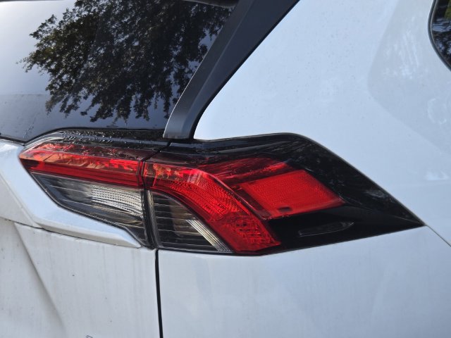 Used 2020 Toyota RAV4 Limited AWD/4WD image 9