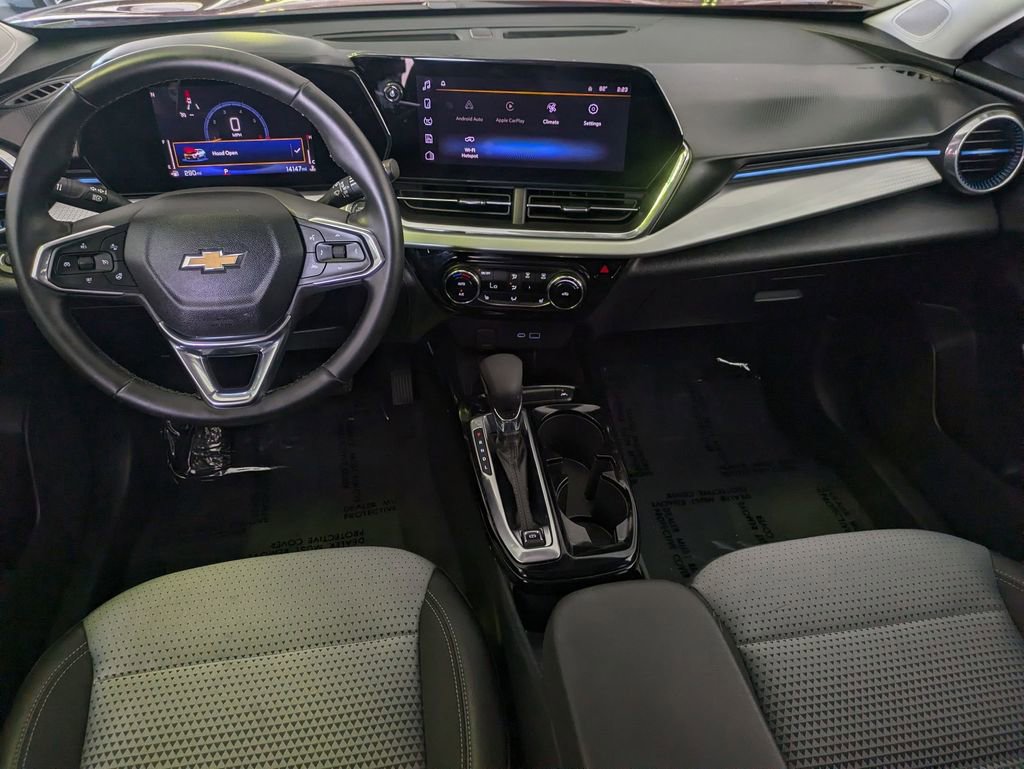Used 2025 Chevrolet Trax LT w/ LT Convenience Package FWD image 31