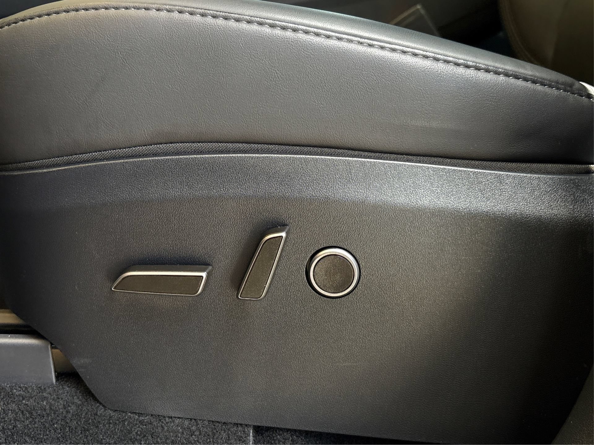 Used 2025 Tesla Model Y Performance AWD/4WD image 28