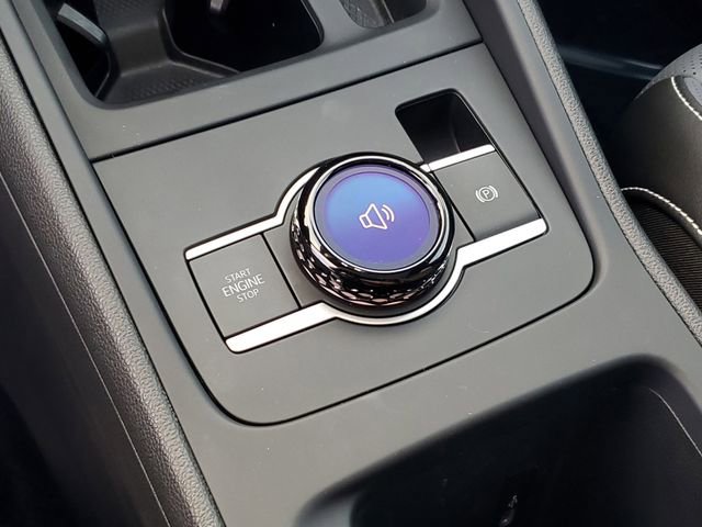 Certified 2025 Volkswagen Tiguan SE R-Line image 28